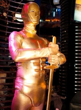 статуя живая Оскар