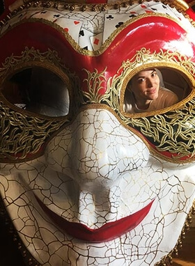 арендовать огромную венецианскую маску||